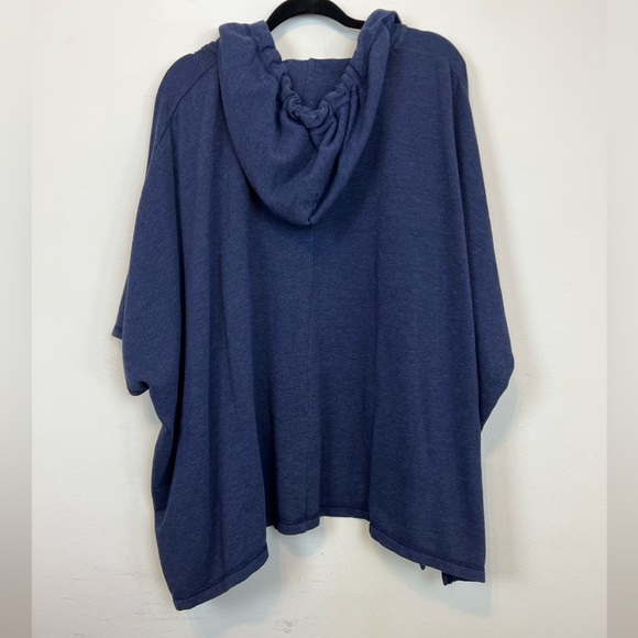 Aerie NWT navy short sleeve cardigan shawl. Size M/L - Picture 2 of 3